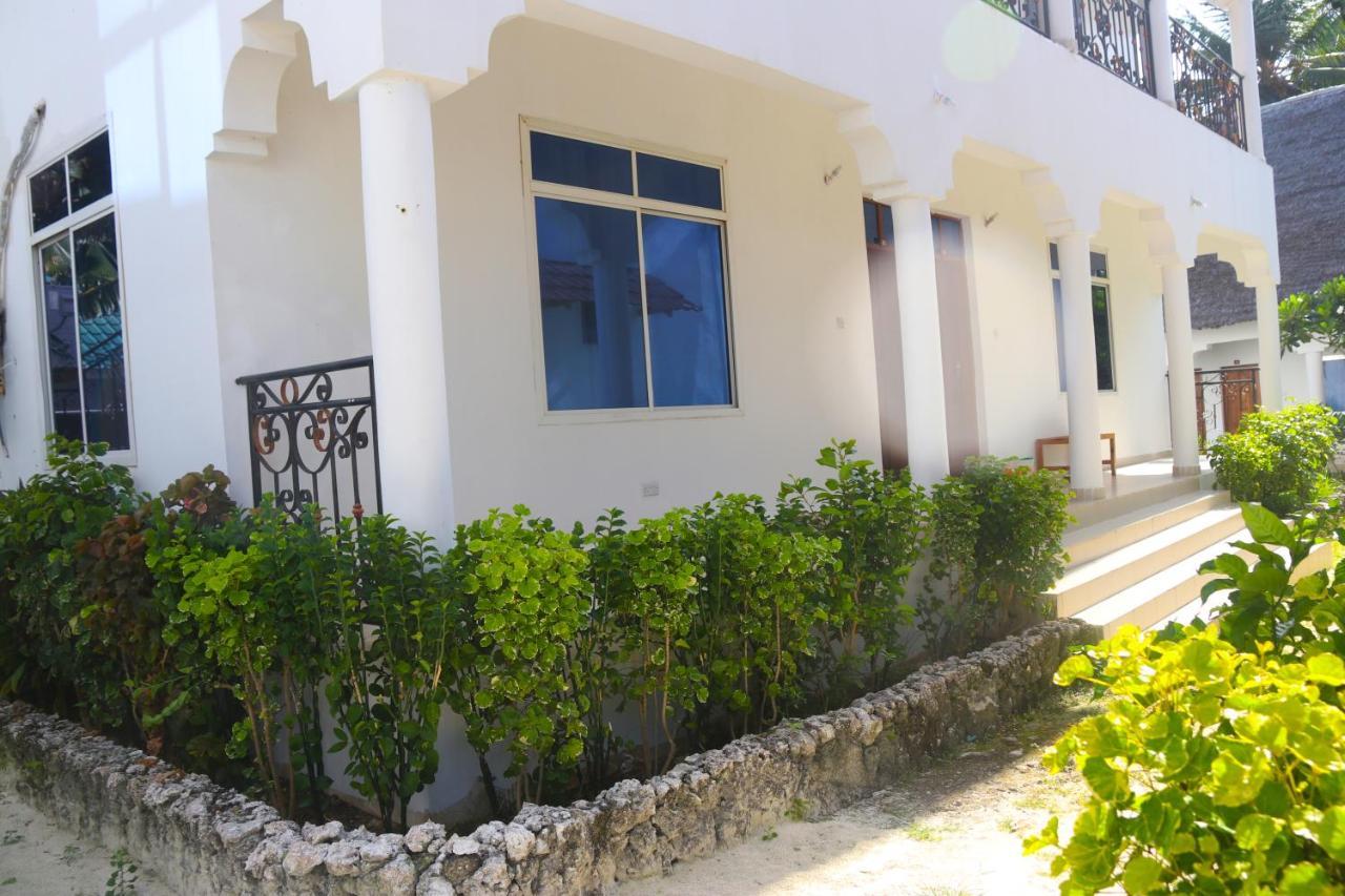 גאמביאני Visitor'S Inn מראה חיצוני תמונה