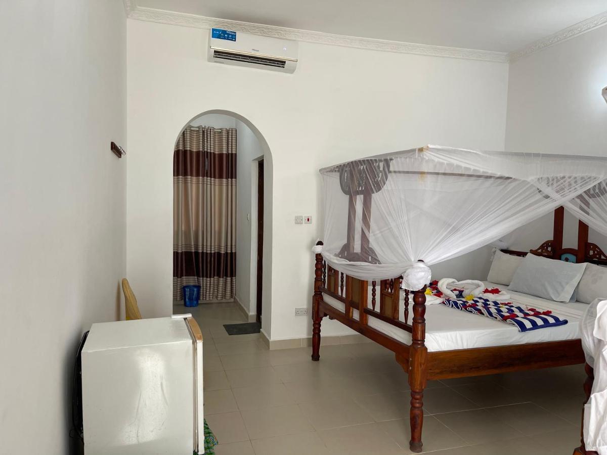 גאמביאני Visitor'S Inn מראה חיצוני תמונה