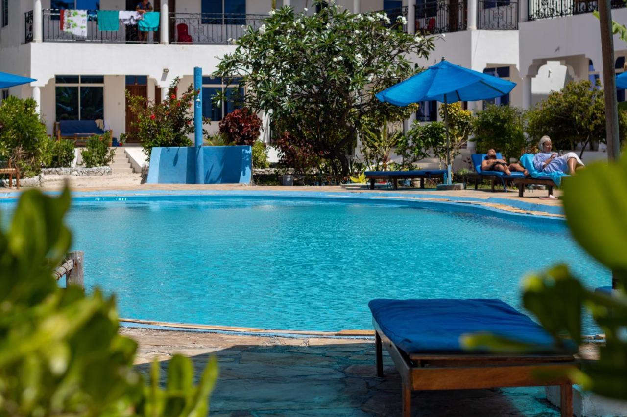 גאמביאני Visitor'S Inn מראה חיצוני תמונה